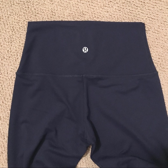 Lululemon Navy 7/8 High Times Leggings Size 6 - Picture 3 of 4